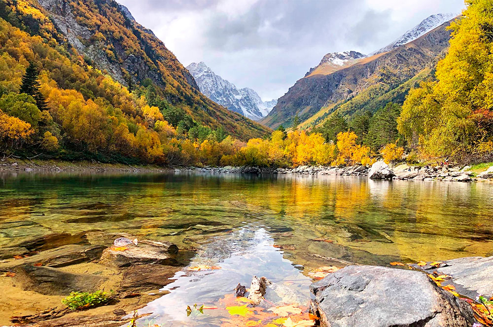 Домбай золотая осень горное озеро Бадйки