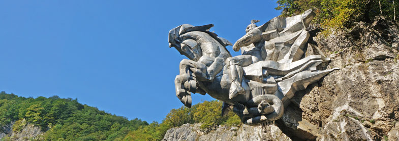 Памятник Уастырджи конь снимок