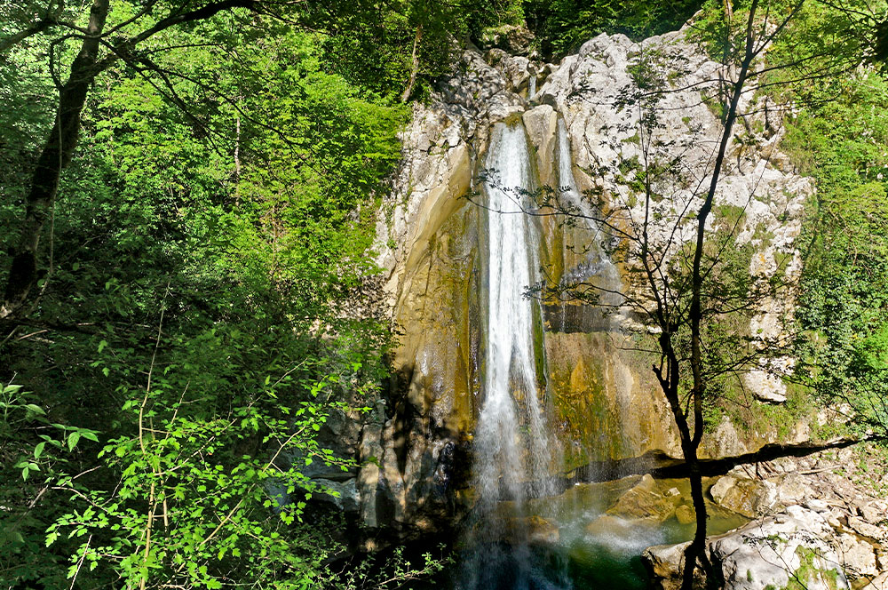 Агурские водопады май фотография