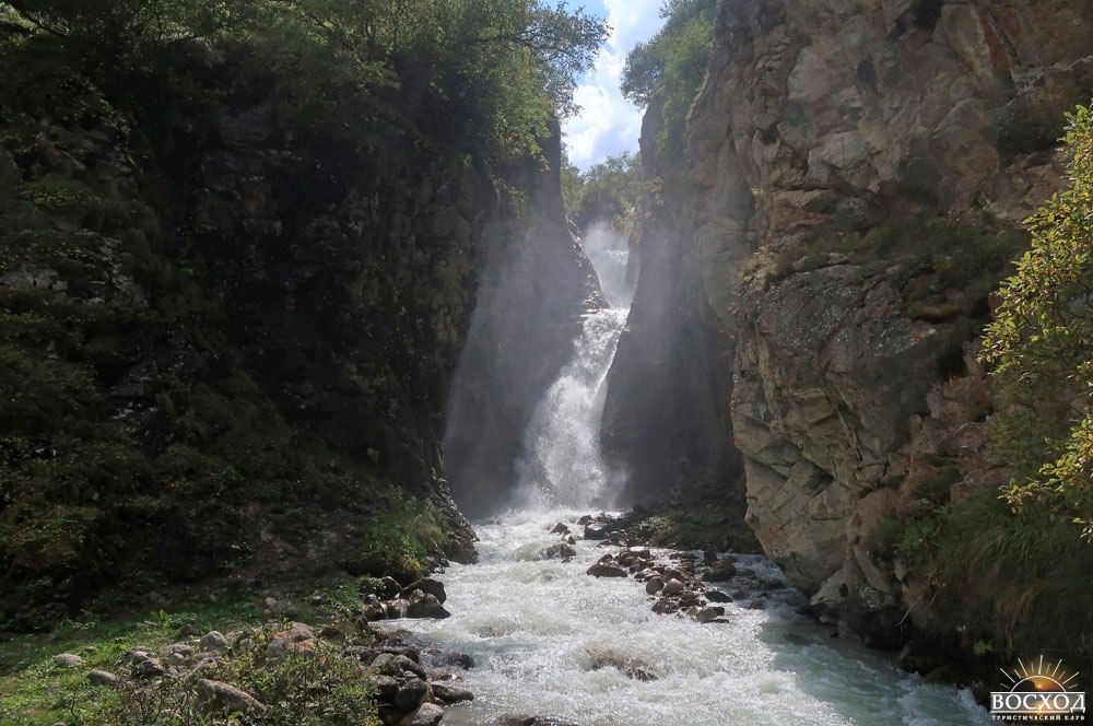 Безенги. Ущелье реки Думала. Фото водопад Укю