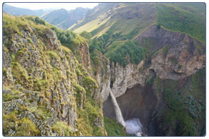 Водопад Кызыл-Су фотография