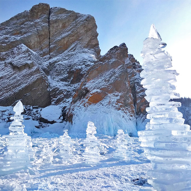 Байкал мыс Хобой пирамидки лед