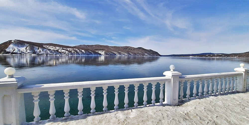 Листвянка вид на озеро Байкал