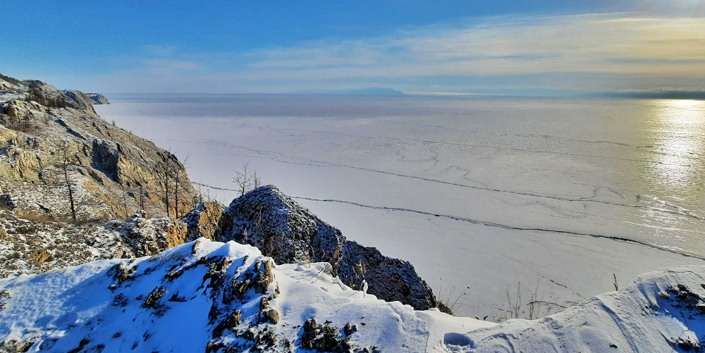 Байкал огромный лед зима