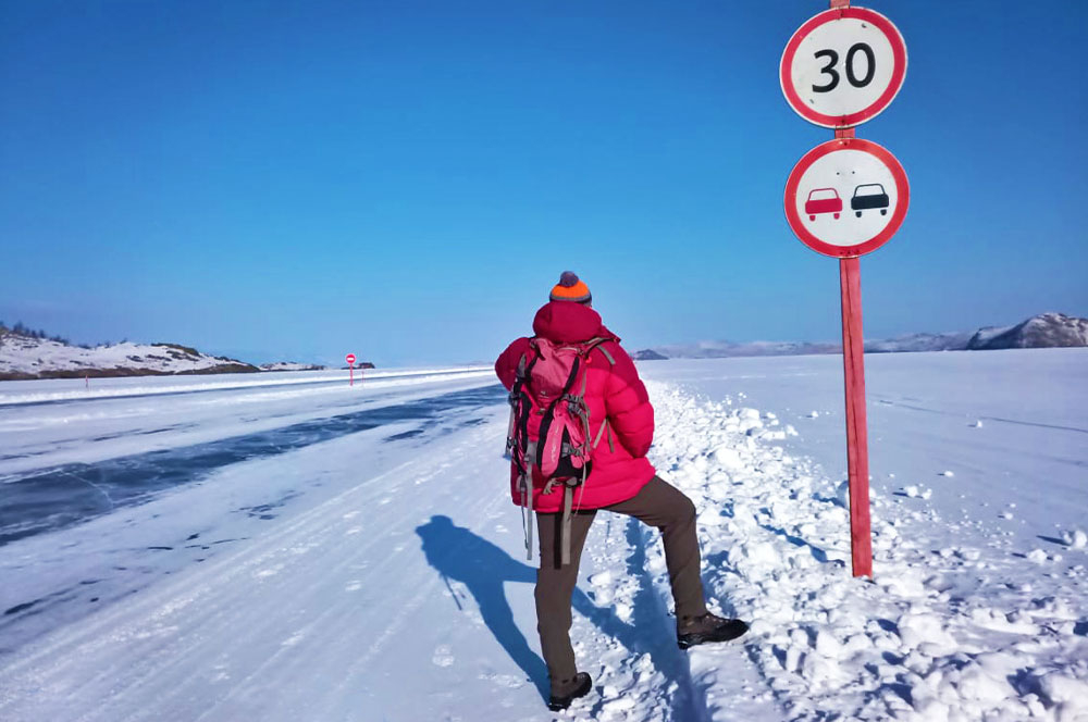 Байкал трасса МЧС дорожные знаки на льду