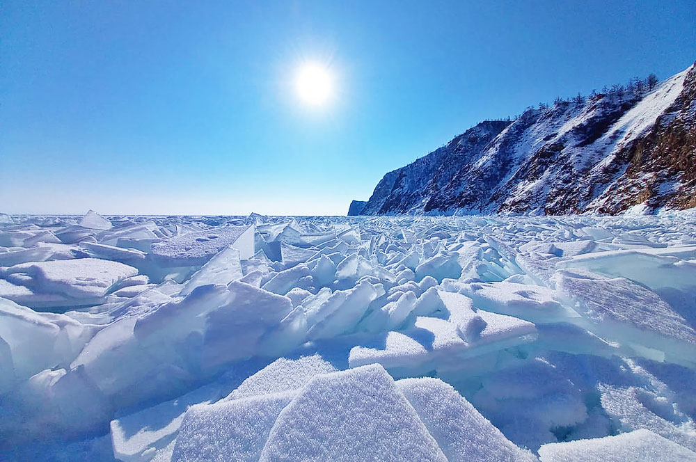 Лёд Байкала высокие торосы