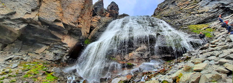 Необычный водопад панорама фото