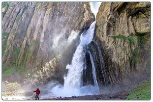 Джилы-Су водопад Каракая-Су фотография