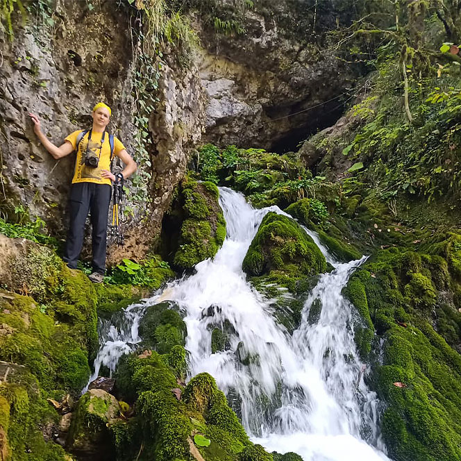 Мезмай водопад в ущелье Курджипс