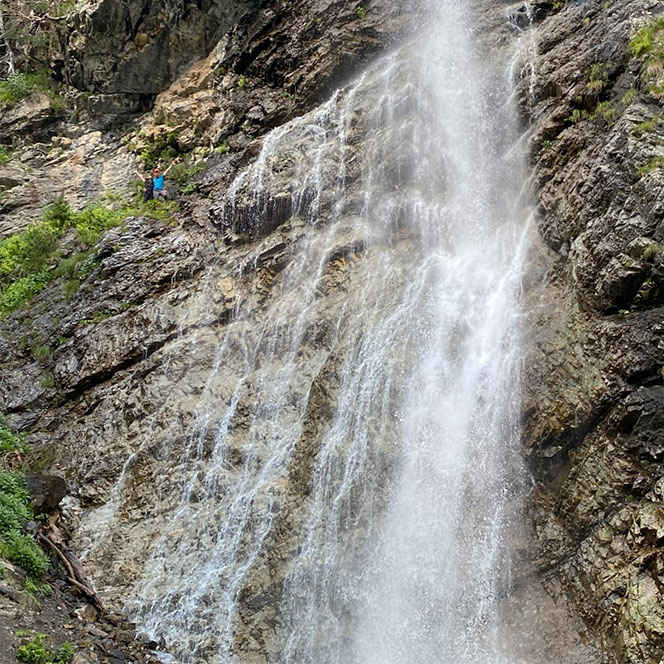 Водопад Байради поток струи