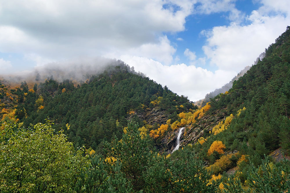 Осетия Дигория водопад Байради золотая осень