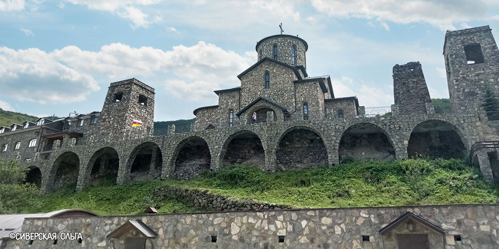 Северная Осетия вход Аланский монастырь