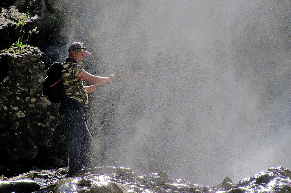 Приэльбрусье ущелье Адыр-су летом водопад Койавган