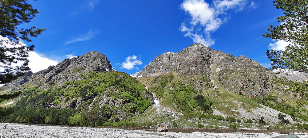 Горы ущелье Адыр-Су лето фото