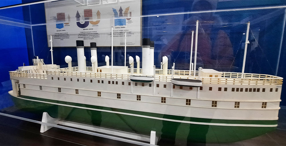 Листвянка Музей Байкала корабль зеленый