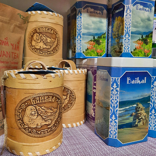Сувенирный рынок Листвянка Байкал деревянные кружки