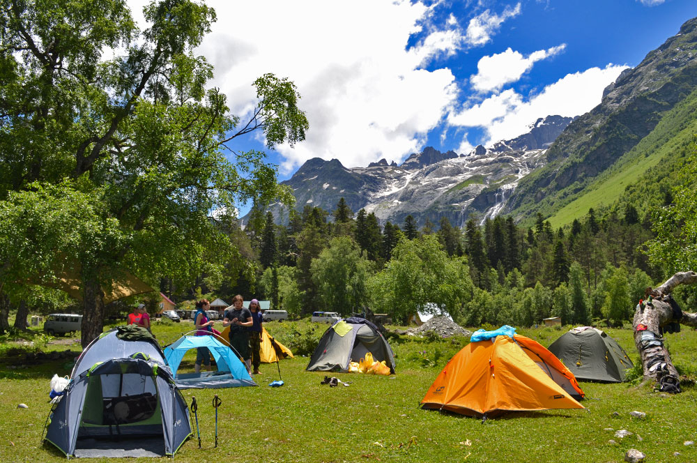 Палаточный лагерь лес Кавказ