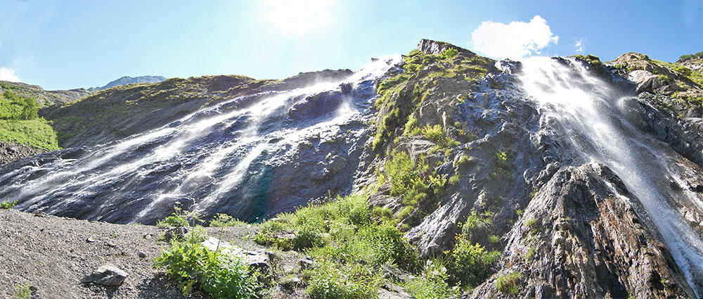 Суфруджинские водопады лето Домбай