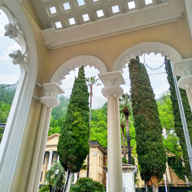 Колоннада Абхазия фото