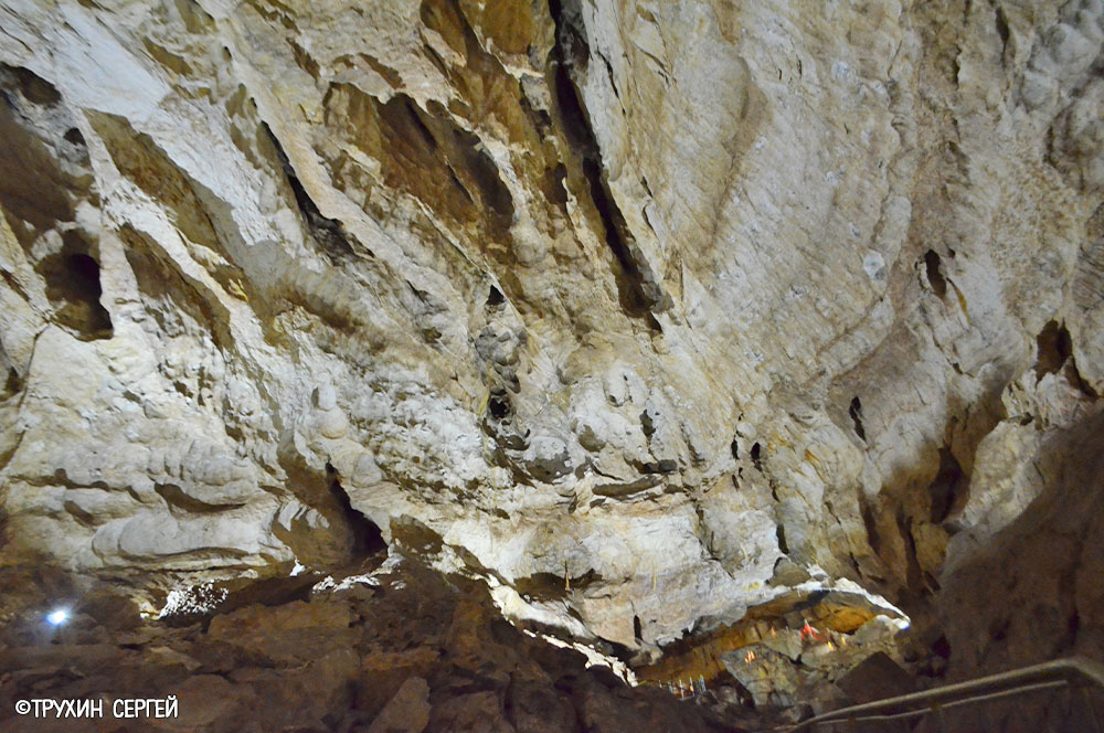 Пещера каменный свод