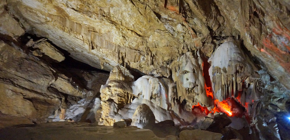Пещера зал подсветка