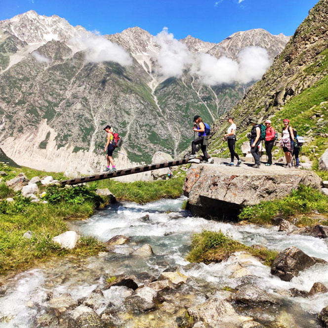 Мостик в ущелье Мижирги Безенги ущелье Мижирги мост Каргашильский хребет