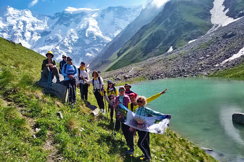 Баран-кош - одно из редких озер района Безенги Безенги озеро Баран-кош поход
