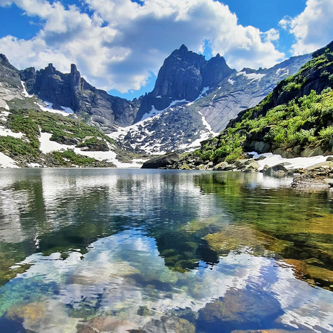 Ергаки озеро Горных духов пик Птица