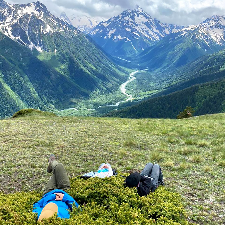Кавказ Архыз гора Смирнова туристы привал