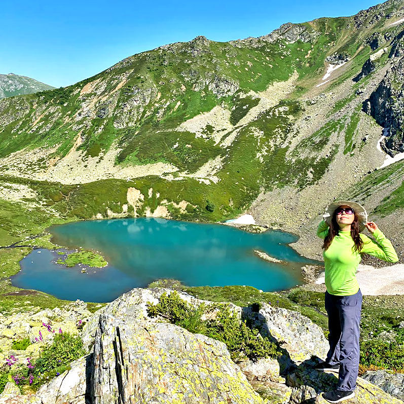 Кавказ Архыз озеро Айматлы девушка лето горы