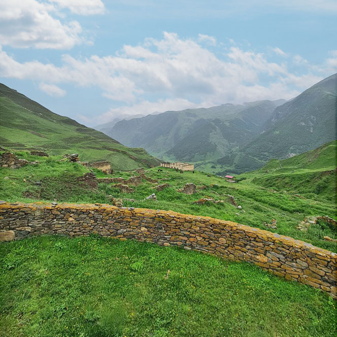 Кавказ каменная кладка дом горы