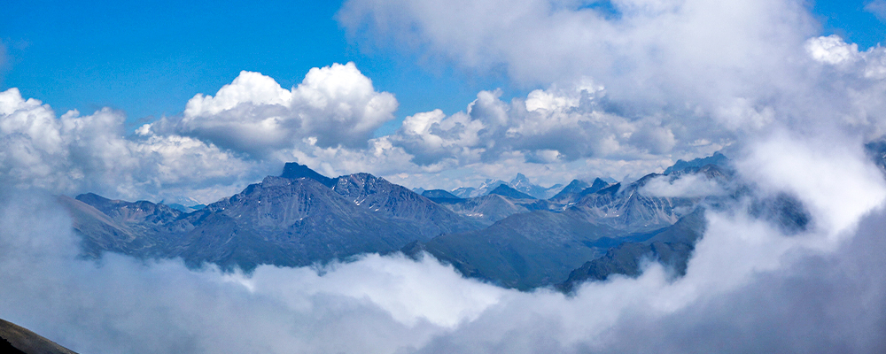 Аксаут Кавказ горы облака