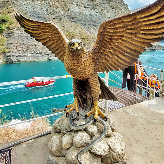 Скульптура орел Дагестан