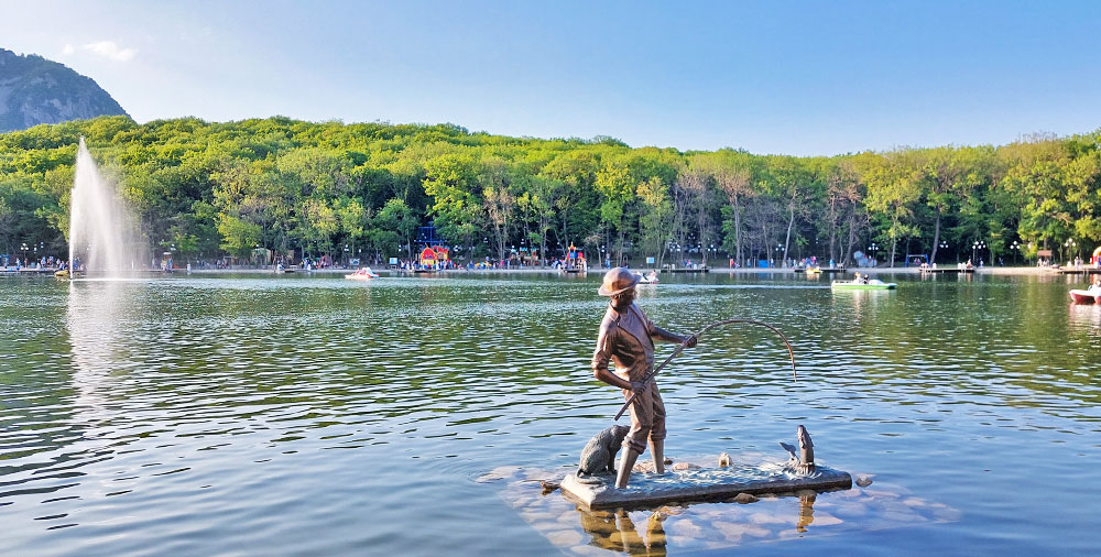 Курортное озеро рыбак и рыбка