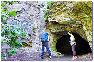 Пещера первобытного человека снимок