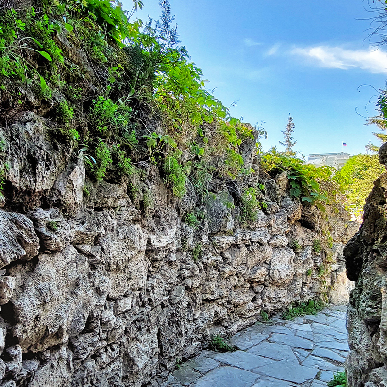 Пятигорск грот скалы проход