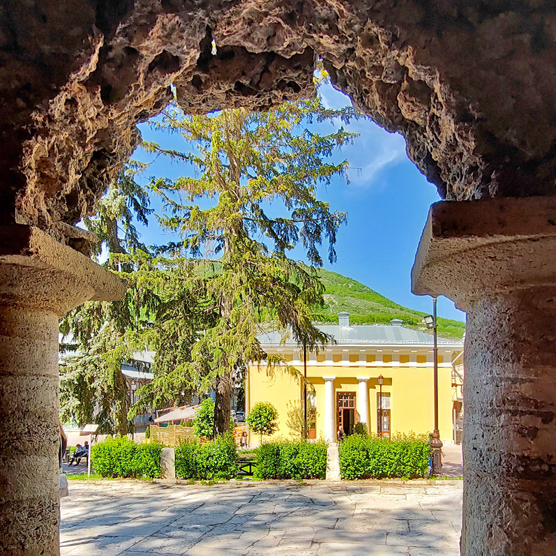 Пятигорск арка в скале