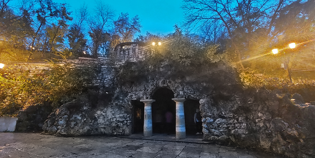 Пятигорск грот Дианы ночью