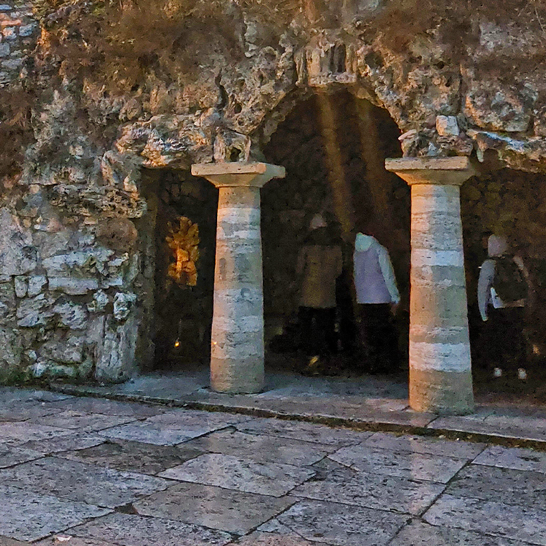 Пятигорск грот Дианы подсветка вечер