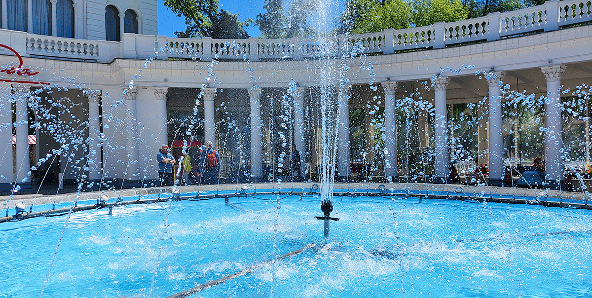 Прозрачные брызги Кисловодск колоннада фонтан фото