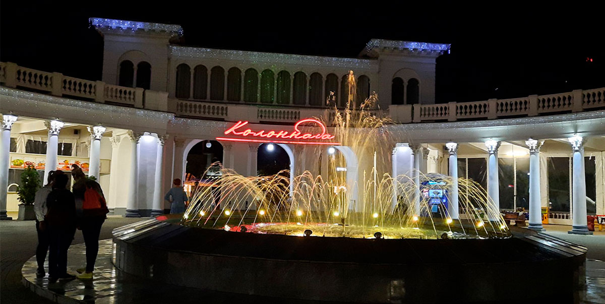 Ночью совсем другой вид Кисловодск колоннада ночь