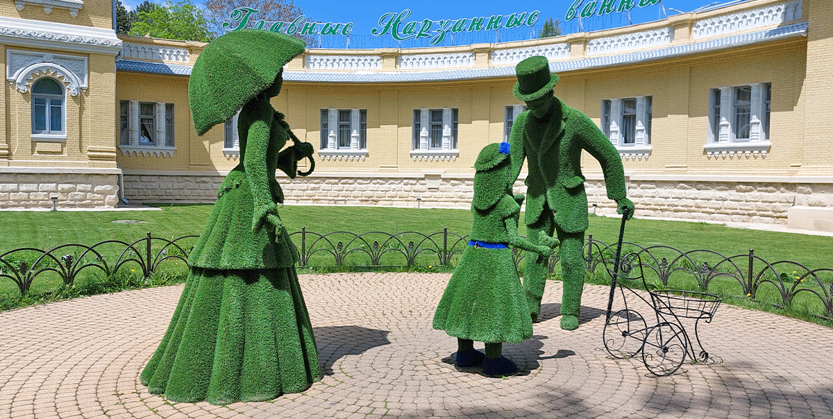 Кисловодск зеленые скульптуры женщины мужчины