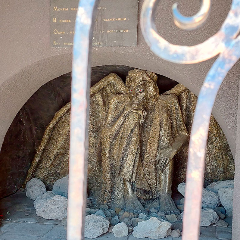 Кисловодск демон за решеткой