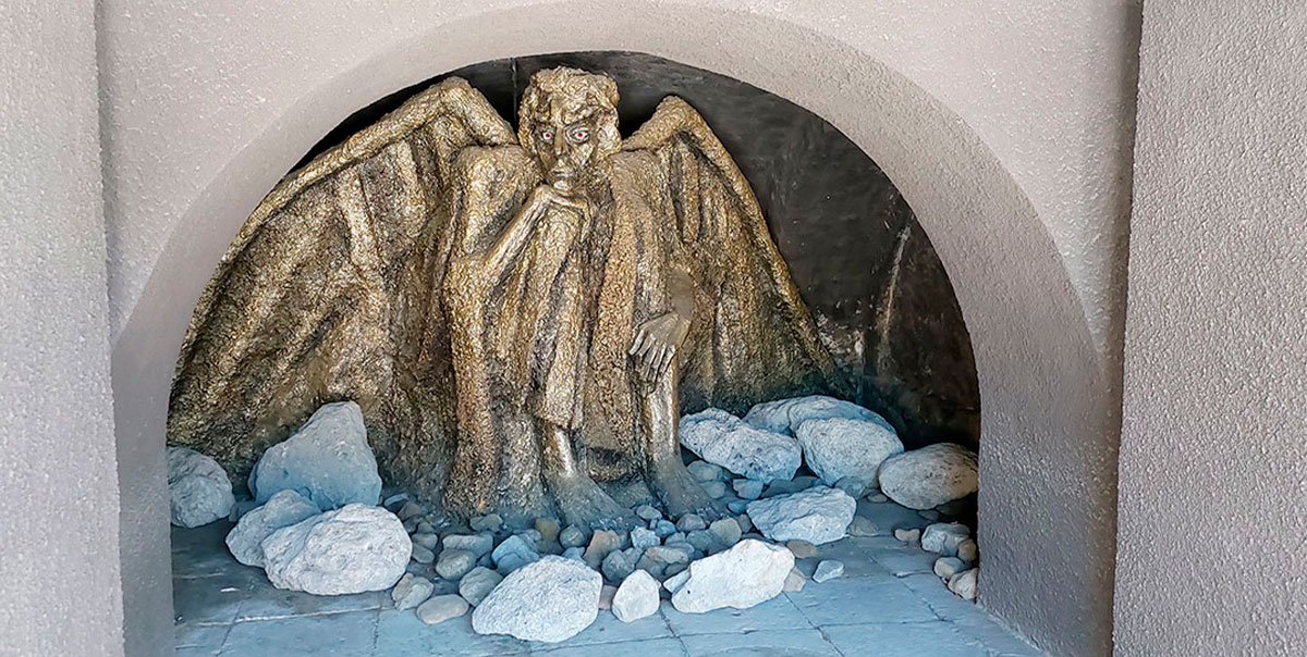 Кисловодск демон с красными глазами