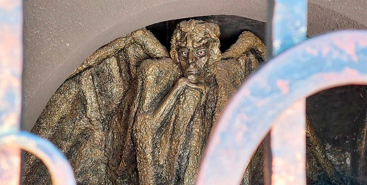 Кисловодск демон с красными глазами фото