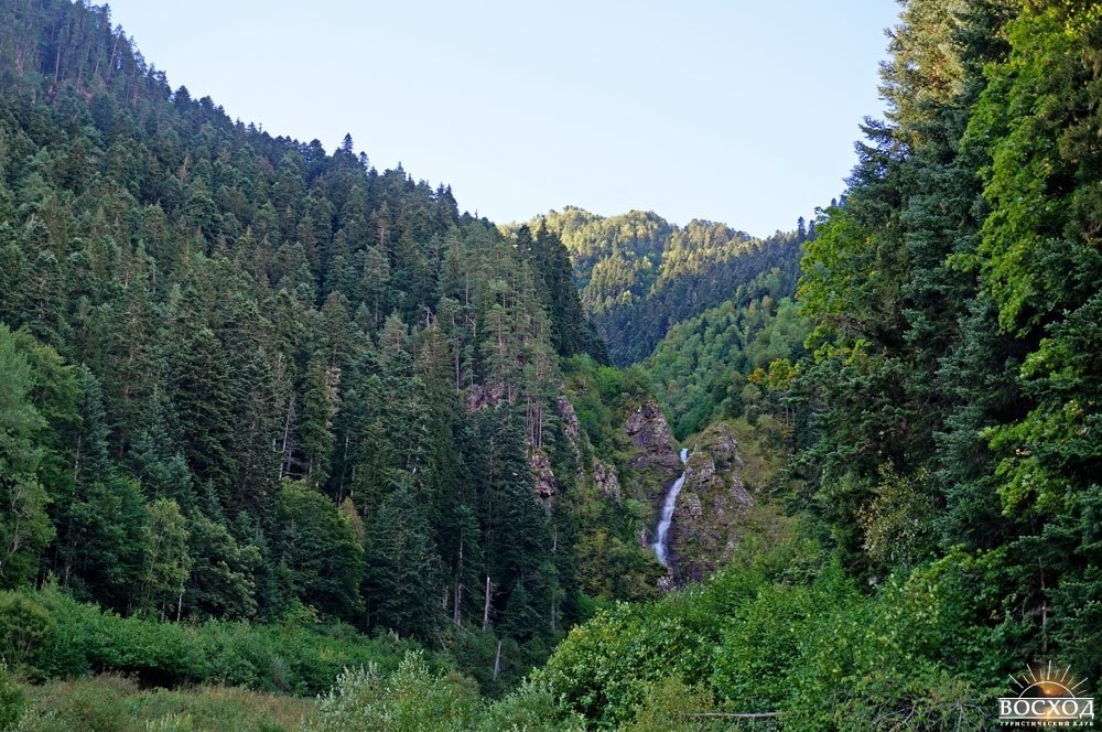 Архыз Казачий водопад в горах
