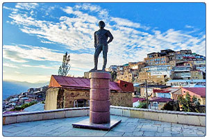 Памятник Алиеву снимок