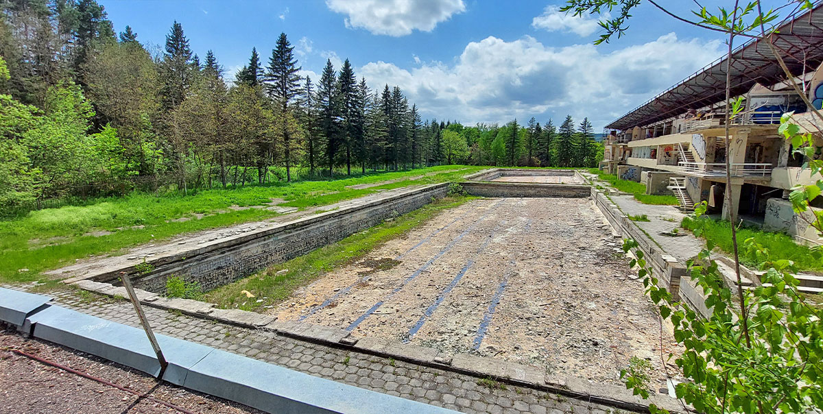 Кисловодский бассейн в парке лето