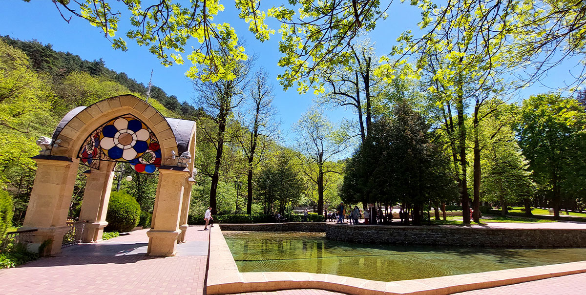 Пруд возле беседки Кисловодск зеркальный пруд фото