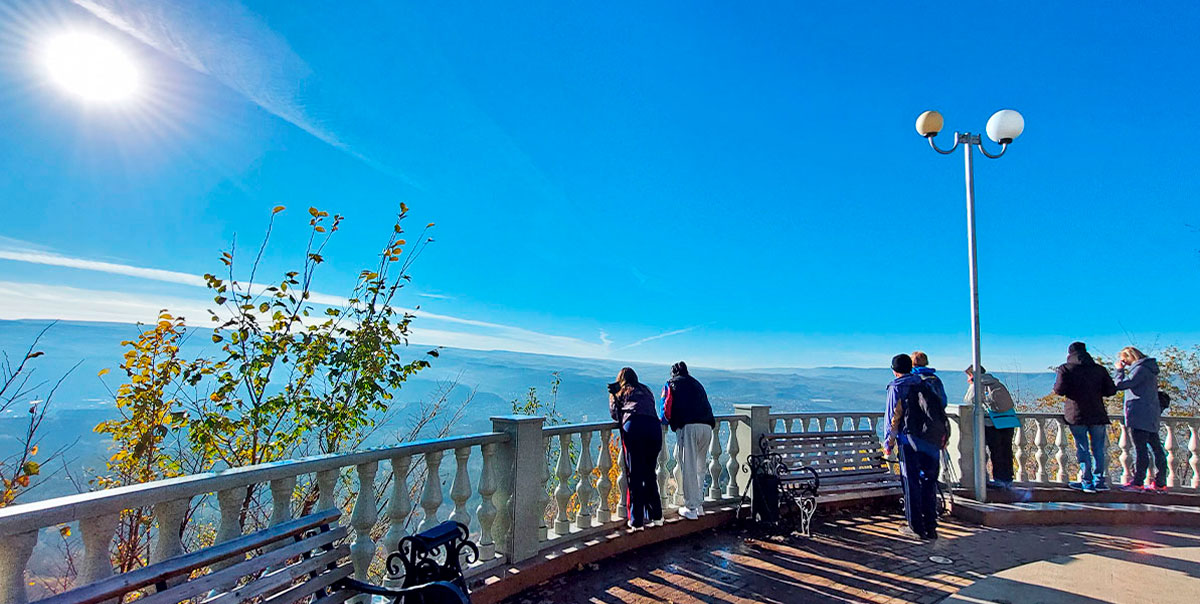 Курортный парк смотровая туристы